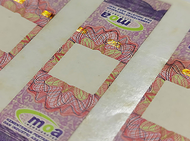 Security thread on security paper label